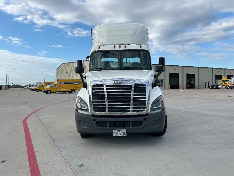 2019 Freightliner Cascadia — photo 2