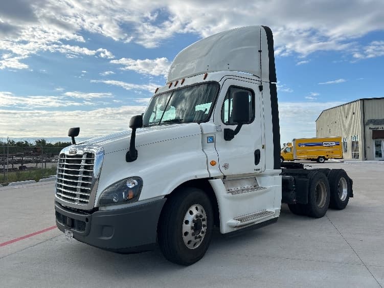 2019 Freightliner Cascadia — photo 3
