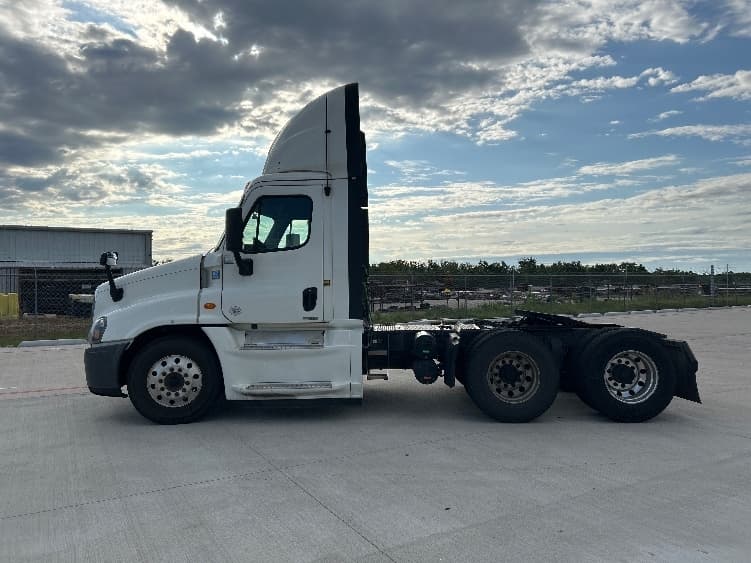 2019 Freightliner Cascadia — photo 4