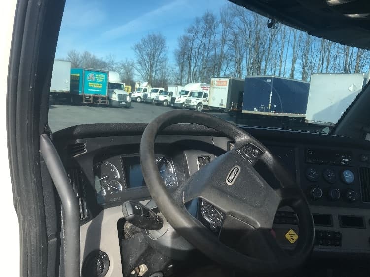 2019 Freightliner Cascadia — photo 10