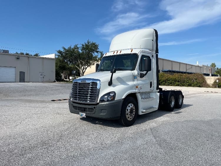 2019 Freightliner Cascadia — photo 3