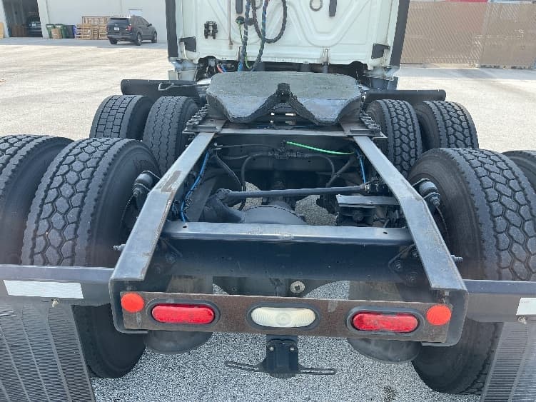 2019 Freightliner Cascadia — photo 6