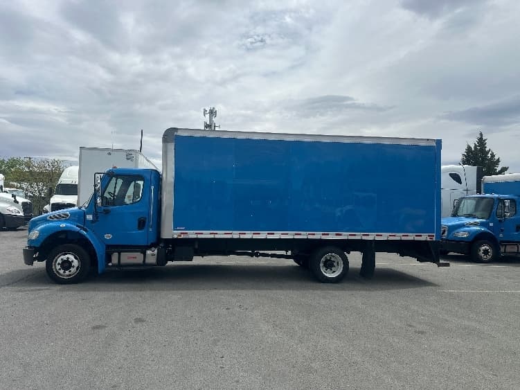 2019 Freightliner M2 106 — photo 4