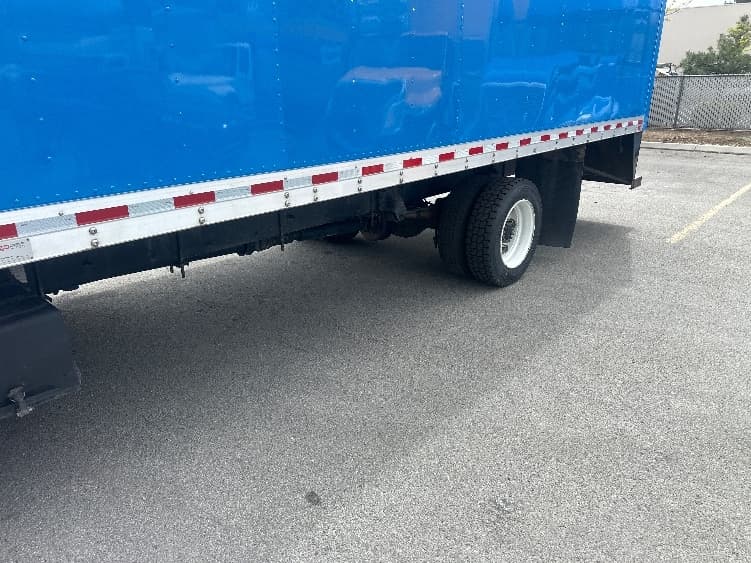 2019 Freightliner M2 106 — photo 5