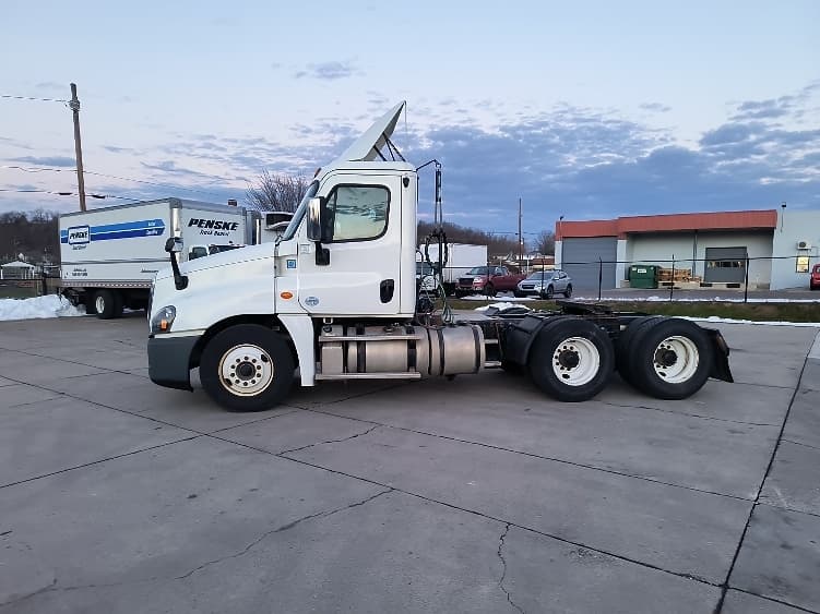 2019 Freightliner Cascadia — photo 4