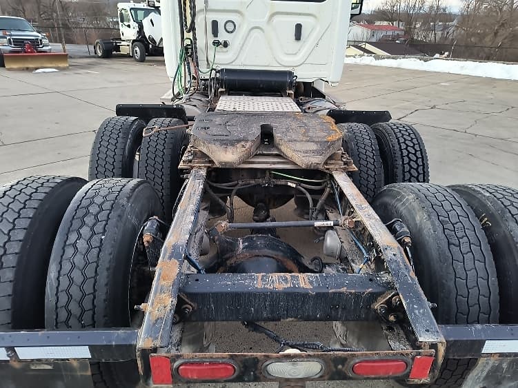 2019 Freightliner Cascadia — photo 6