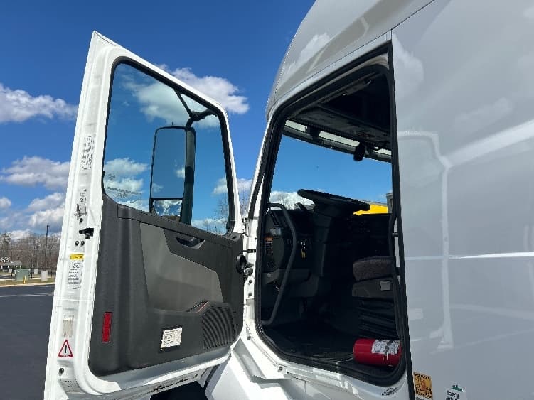 2019 Volvo VNL 760 — photo 9