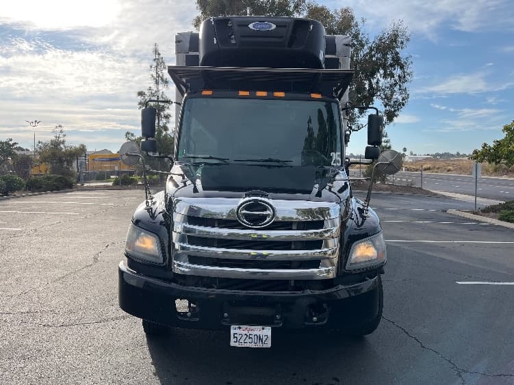 2019 Hino 268 — photo 2