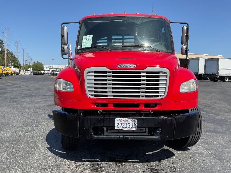 2019 Freightliner M2 106 — photo 2