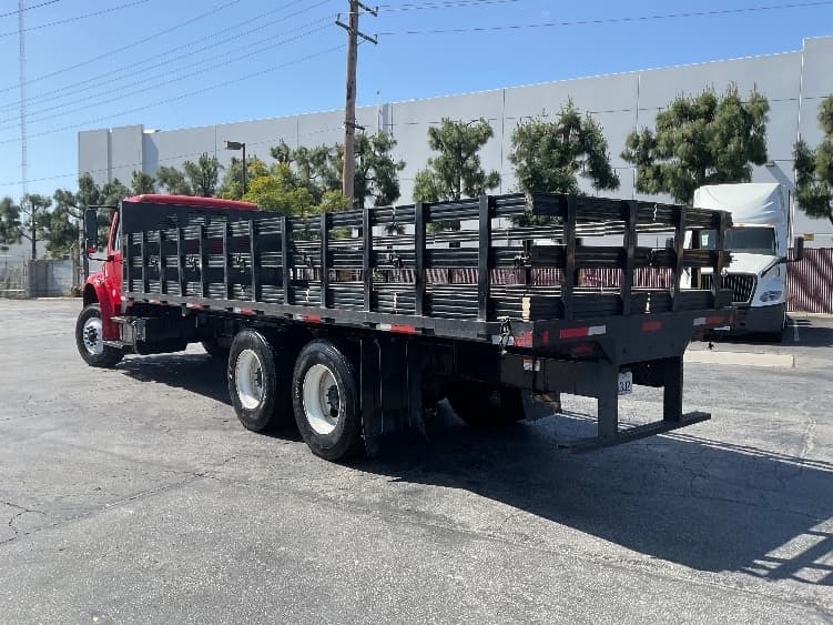 2019 Freightliner M2 106 — photo 6