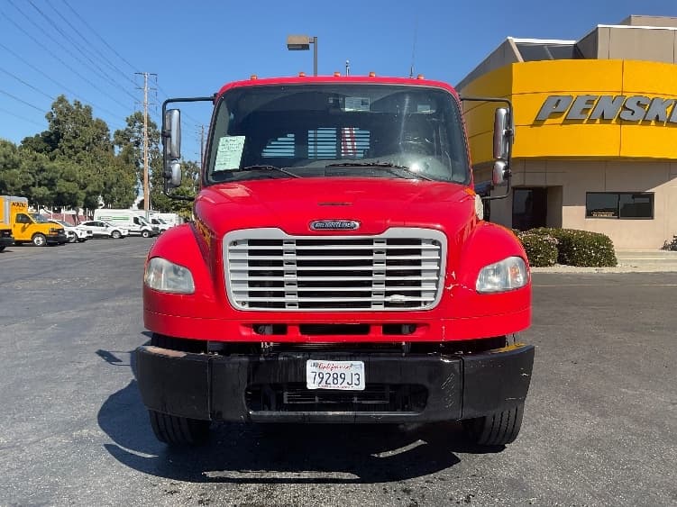 2019 Freightliner M2 106 — photo 2