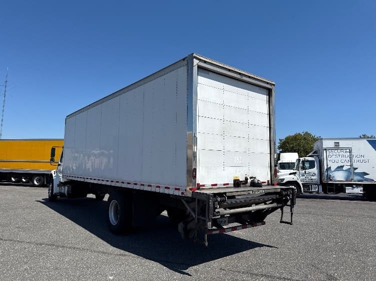 2019 Freightliner M2 106 — photo 6