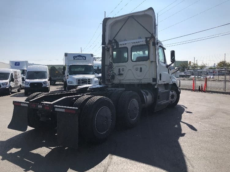 2019 Freightliner Cascadia — photo 7
