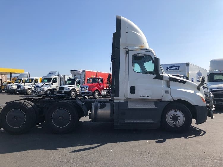 2019 Freightliner Cascadia — photo 8