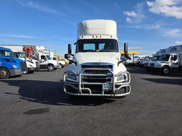 2019 Freightliner Cascadia — photo 2
