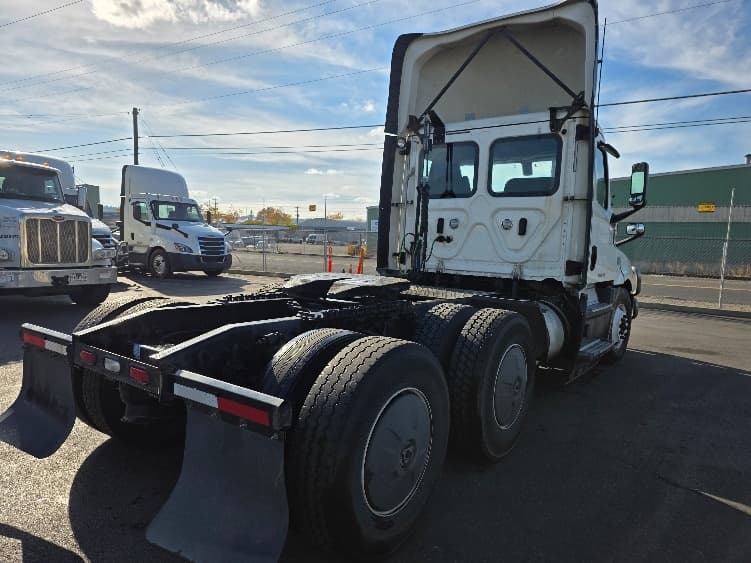 2019 Freightliner Cascadia — photo 7