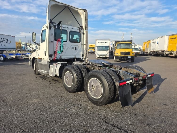 2019 Freightliner Cascadia — photo 5