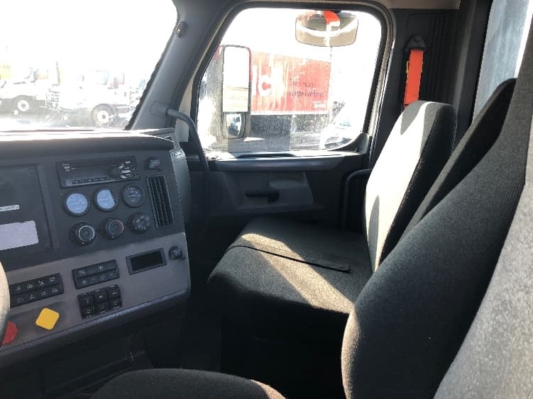 2019 Freightliner Cascadia — photo 10