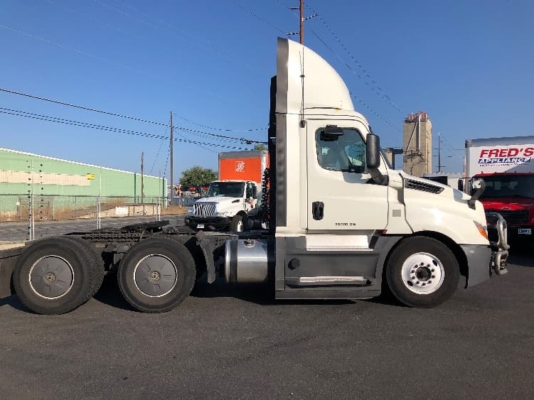 2019 Freightliner Cascadia — photo 8