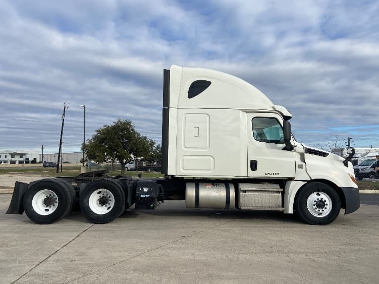 2019 Freightliner Cascadia — photo 8