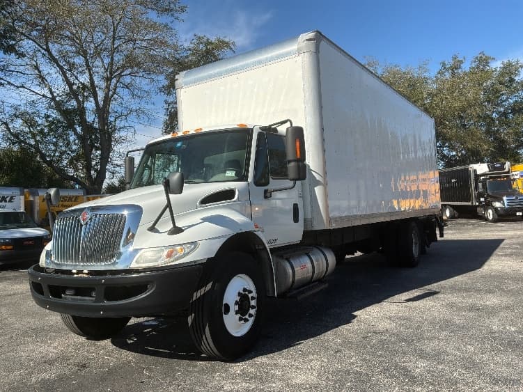 2019 International 4300 — photo 3