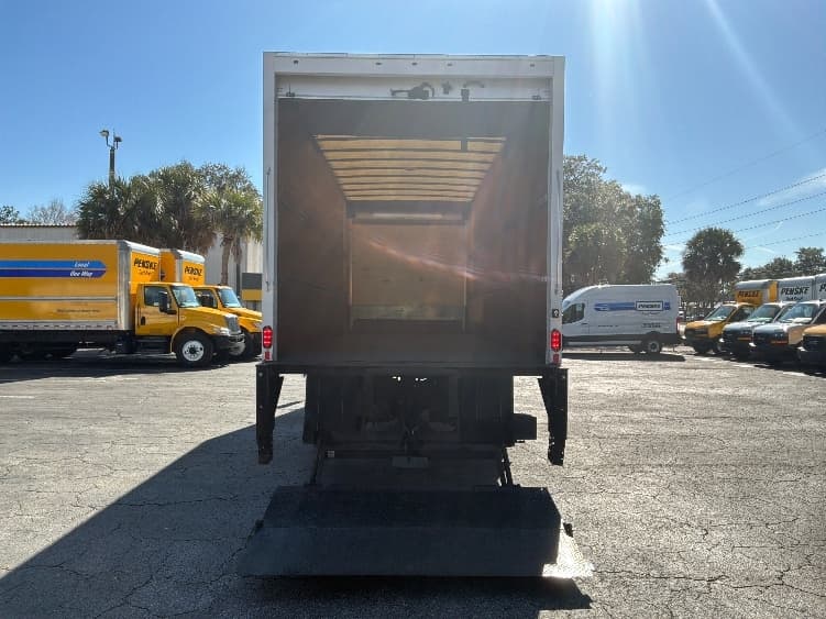 2019 International 4300 — photo 9