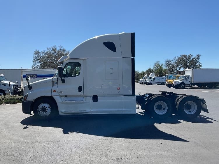 2019 Freightliner Cascadia — photo 4