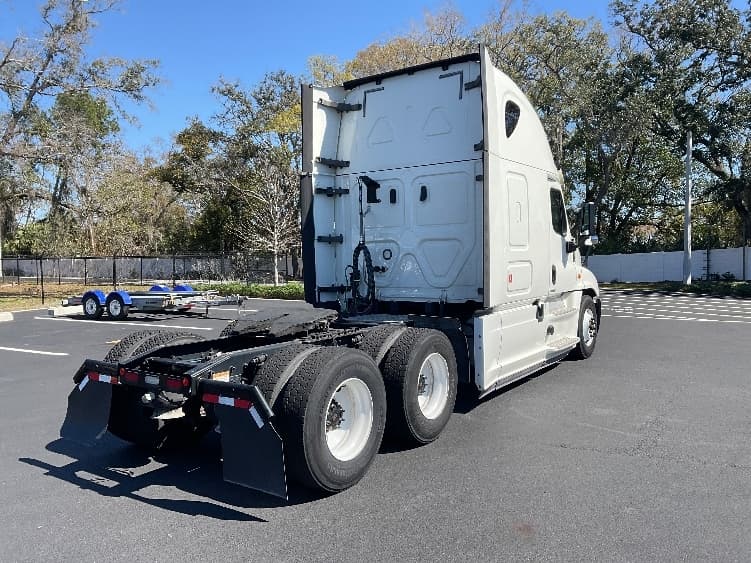 2019 Freightliner Cascadia — photo 7