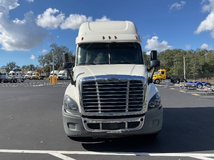 2019 Freightliner Cascadia — photo 2