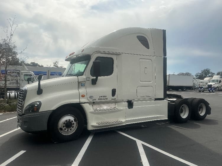 2019 Freightliner Cascadia — photo 3