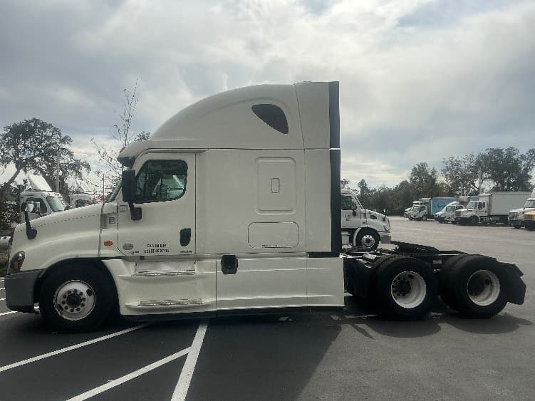 2019 Freightliner Cascadia — photo 4