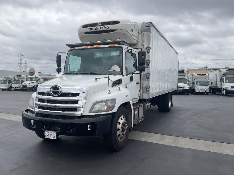 2019 Hino 338 — photo 3