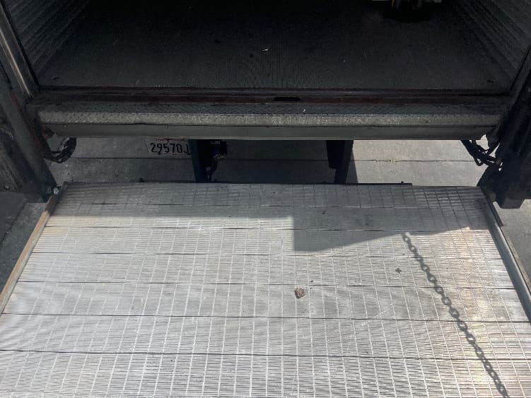 2019 Hino 338 — photo 10