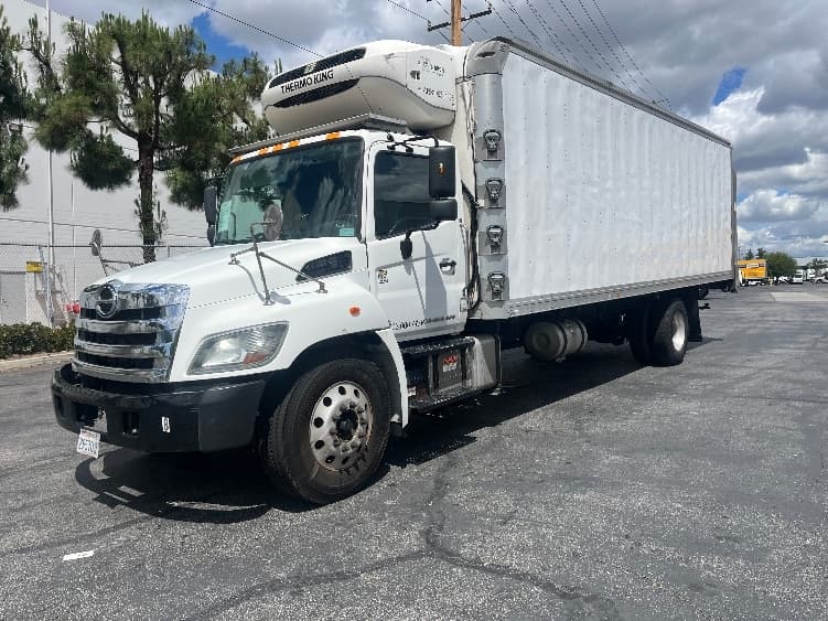 2019 Hino 338 — photo 3