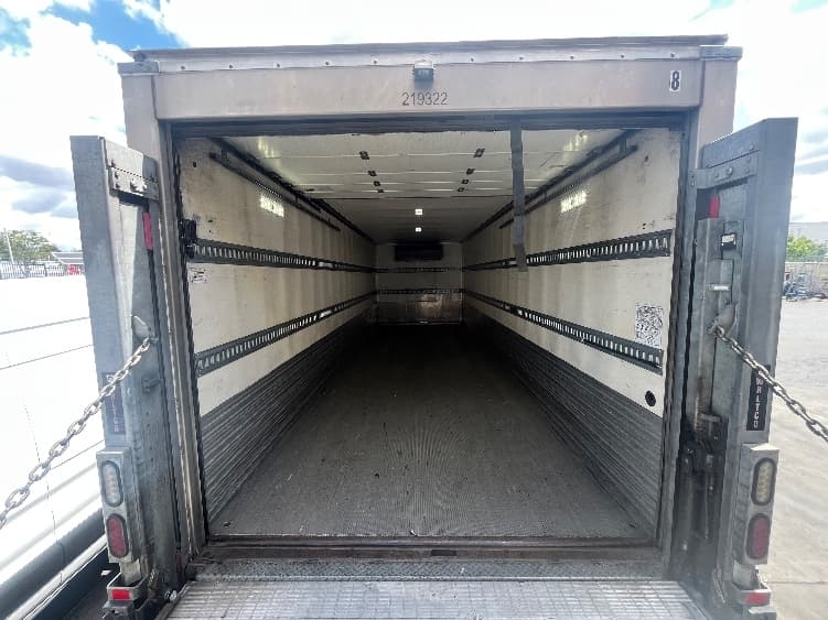 2019 Hino 338 — photo 8