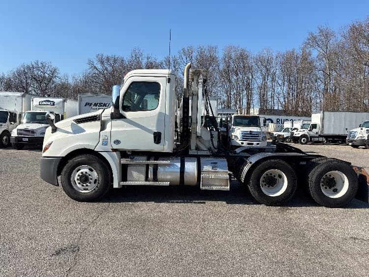 2019 Freightliner Cascadia — photo 4