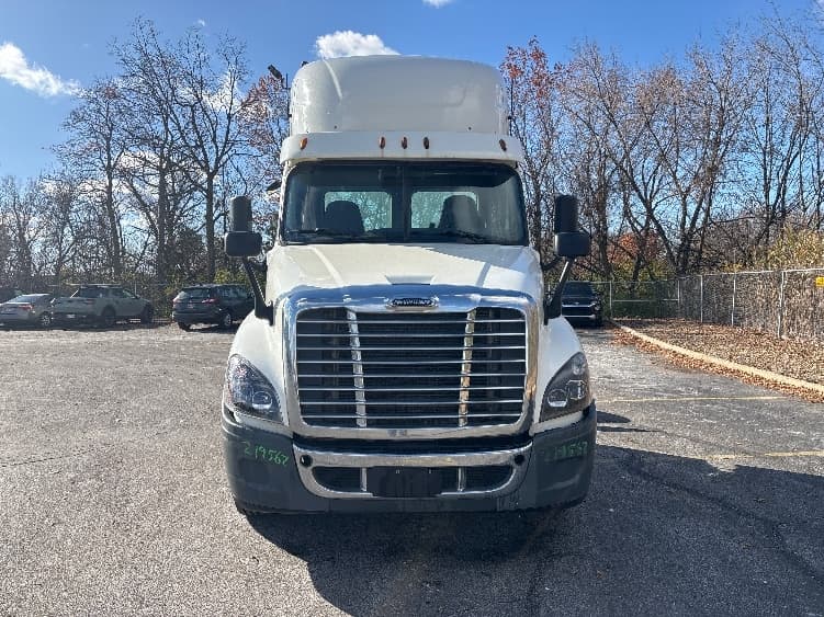 2019 Freightliner Cascadia — photo 2