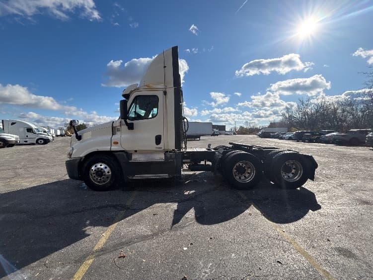 2019 Freightliner Cascadia — photo 4