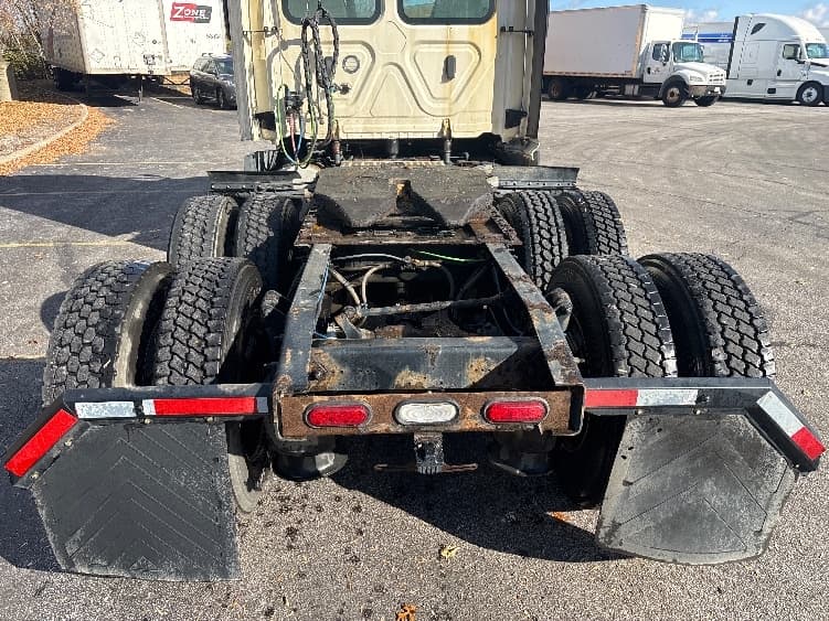 2019 Freightliner Cascadia — photo 6