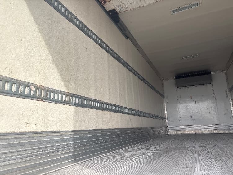 2019 Freightliner M2 106 — photo 10