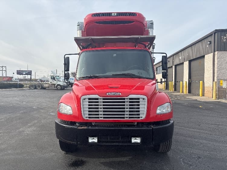 2019 Freightliner M2 106 — photo 2