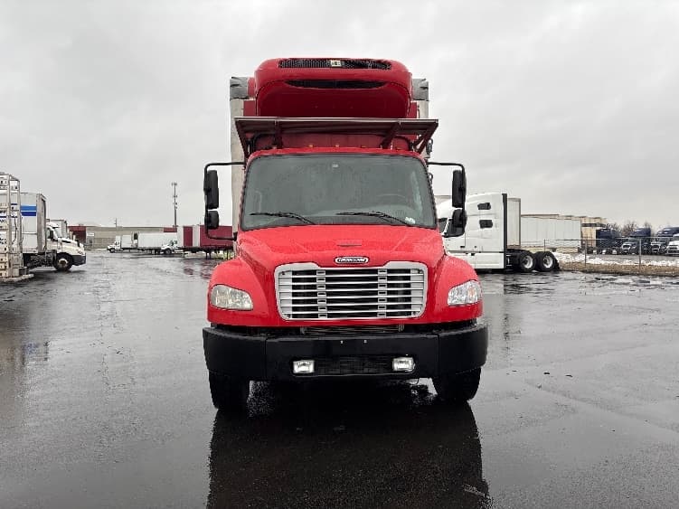 2019 Freightliner M2 106 — photo 2