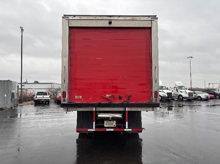 2019 Freightliner M2 106 — photo 7