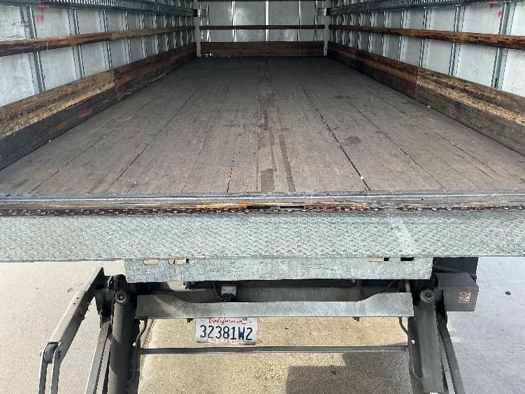 2019 Hino 268 — photo 10