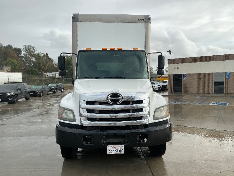 2019 Hino 268 — photo 2