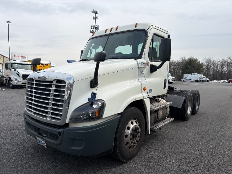 2019 Freightliner Cascadia — photo 3