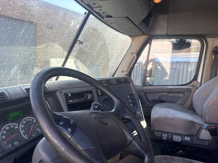 2019 Freightliner Cascadia — photo 10