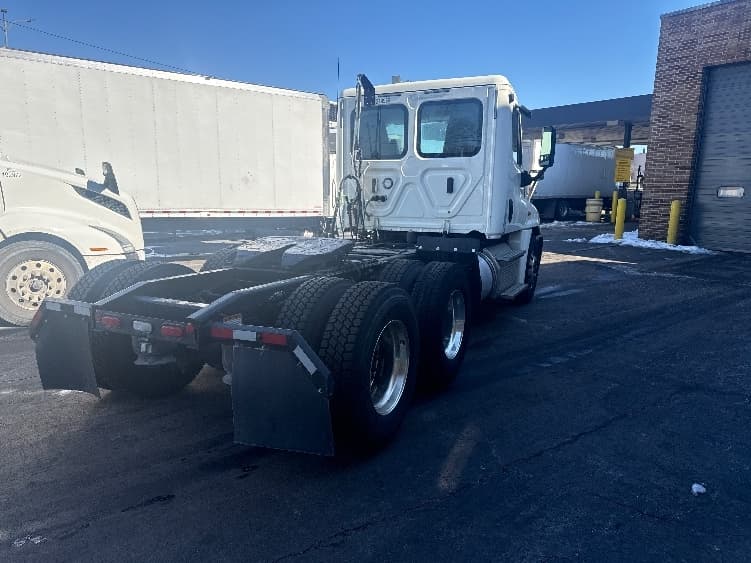 2019 Freightliner Cascadia — photo 7