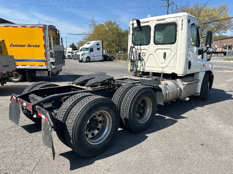 2019 Freightliner Cascadia — photo 7