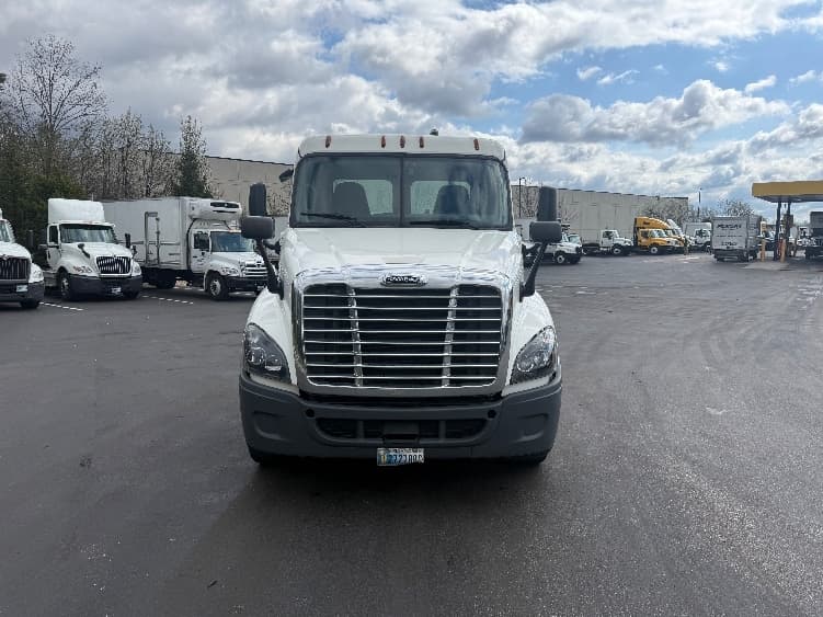 2019 Freightliner Cascadia — photo 2